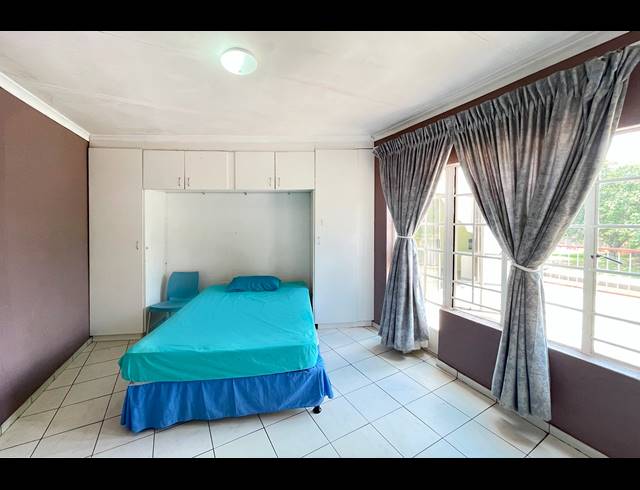 6 BEDROOM HOUSE FOR SALE IN PRESIDENT PARK